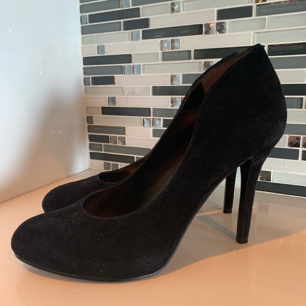 9.5 Nine West Suede Heels